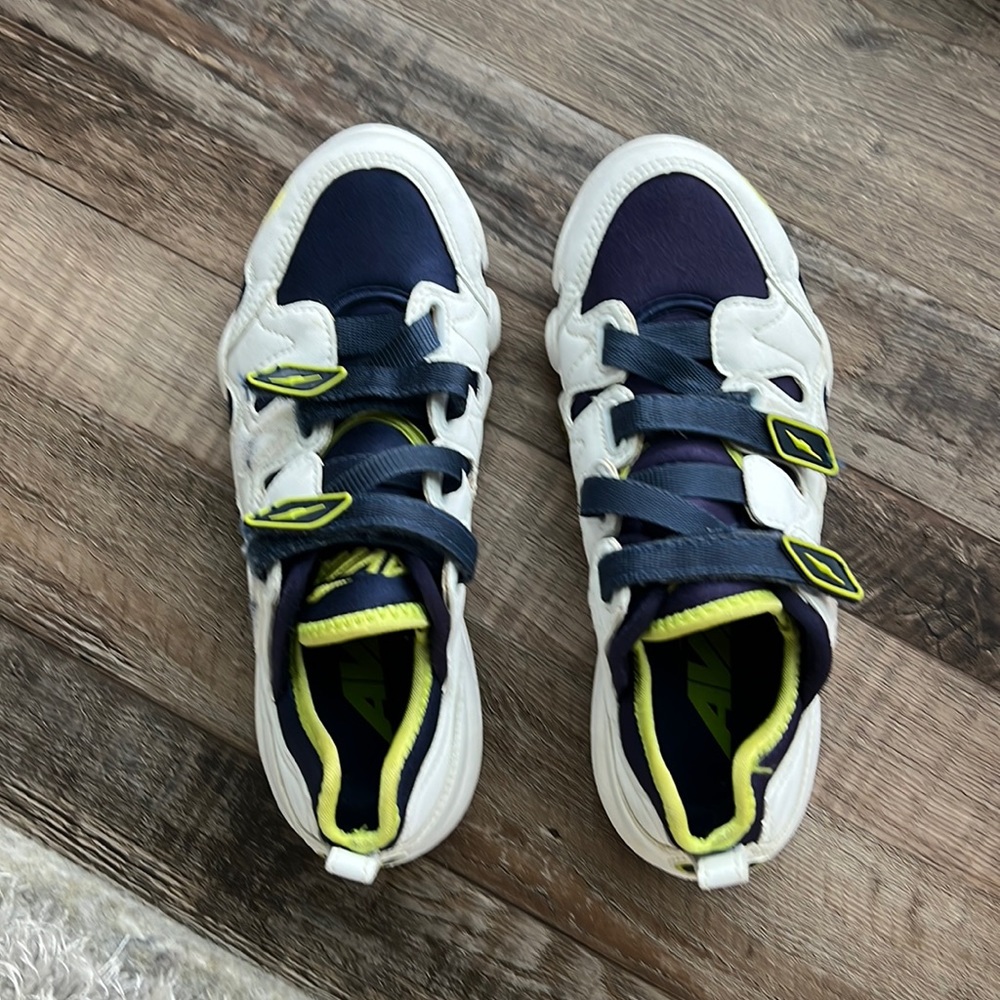 Avia white sneakers